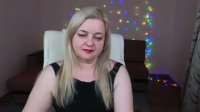 Snapshot of Mary_Mist chatting on March 5, 2025, 9:26 pm Mary Mist online show from March 5, 2025, 9:26 pm
