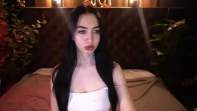 Snapshot of WildKittenX_ chatting on February 17, 2026, 6:43 am WildKittenX online show from February 17, 2026, 6:43 am