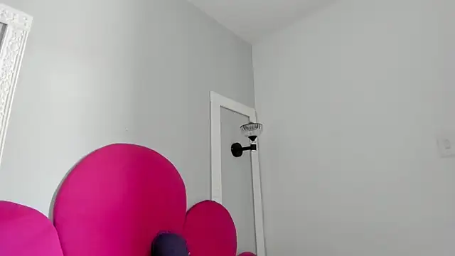 Bonniie 22 online show from October 24, 2025, 1:51 pm