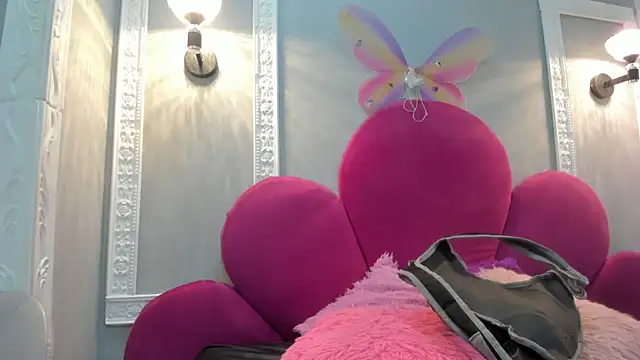 Bonniie 22 online show from November 14, 2025, 1:21 pm