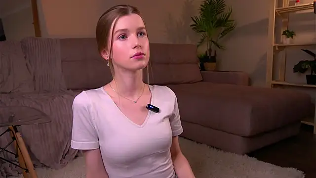 LornaCritchlow online show from March 8, 2025, 8:03 pm