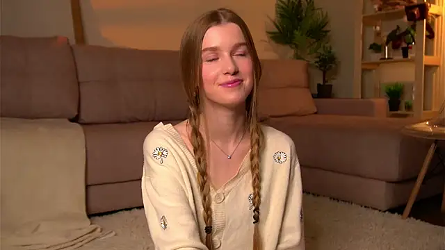 LornaCritchlow online show from March 13, 2025, 6:23 pm