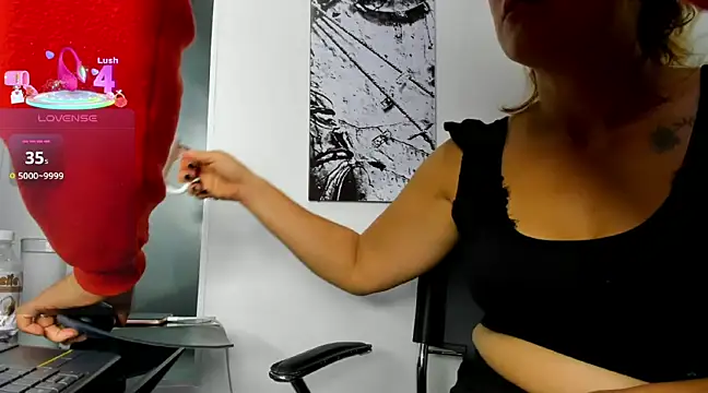 Snapshot of Allison_greey chatting on March 22, 2025, 12:35 pm Allison greey online show from March 22, 2025, 12:35 pm