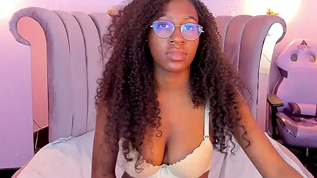 Snapshot of Qeen_blackk chatting on February 28, 2025, 6:52 pm Qeen blackk online show from February 28, 2025, 6:52 pm