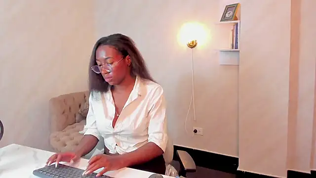 Snapshot of Qeen_blackk chatting on March 7, 2025, 3:49 pm Qeen blackk online show from March 7, 2025, 3:49 pm