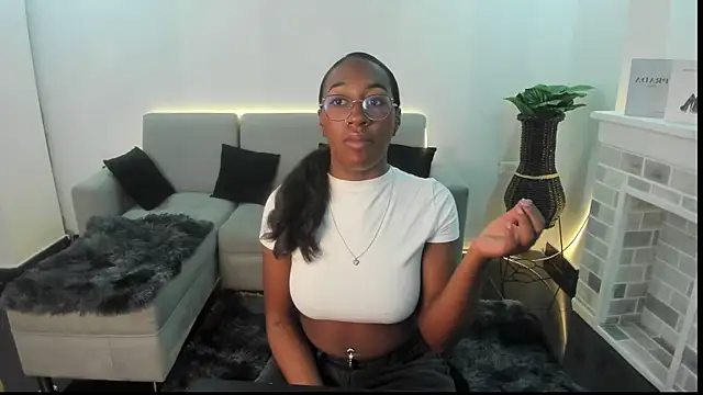 Snapshot of Qeen_blackk chatting on February 13, 2026, 8:38 pm Qeen blackk online show from February 13, 2026, 8:38 pm