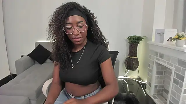 Snapshot of Qeen_blackk chatting on February 27, 2026, 8:53 pm Qeen blackk online show from February 27, 2026, 8:53 pm