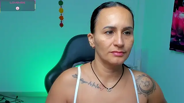 Sara Charmy online show from May 13, 2026, 11:07 am