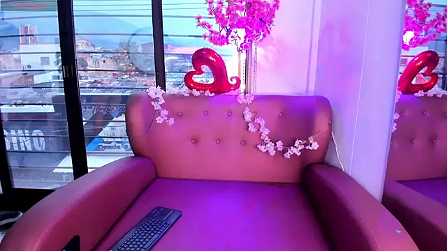 Snapshot of Mitsu_Kawii chatting on October 21, 2025, 8:31 pm Mitsu Kawii online show from October 21, 2025, 8:31 pm