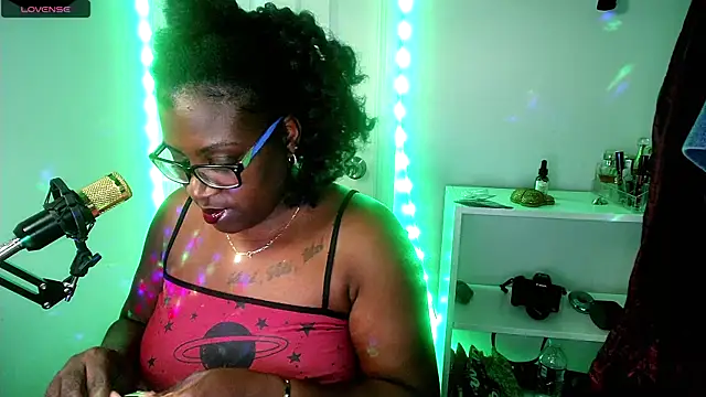 lovelyenigma365 online show from January 13, 2026, 7:19 pm