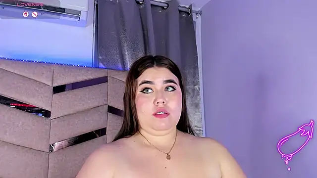 Snapshot of MadissonLee__ chatting on February 6, 2026, 10:35 pm MadissonLee online show from February 6, 2026, 10:35 pm