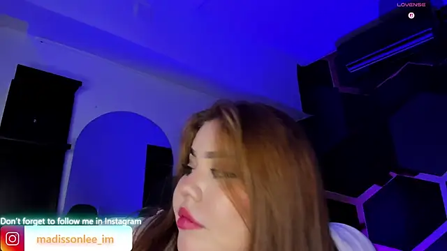MadissonLee   online show from June 26, 2026, 3:44 am