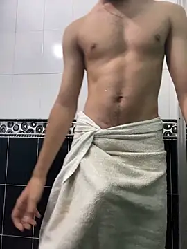18 ALExxx online show from May 9, 2026, 2:39 am