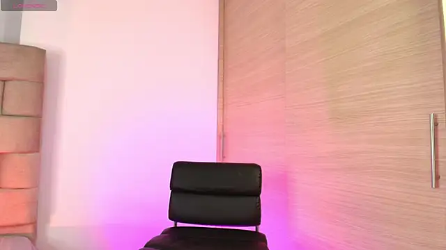 valeria monsalve online show from November 3, 2025, 5:31 am