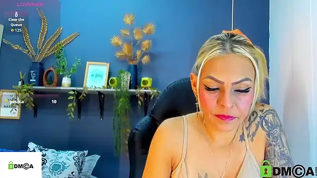 Snapshot of yessila_parker chatting on October 24, 2025, 2:30 am yessila parker online show from October 24, 2025, 2:30 am