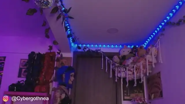  mollycrystal online show from March 24, 2026, 7:02 am