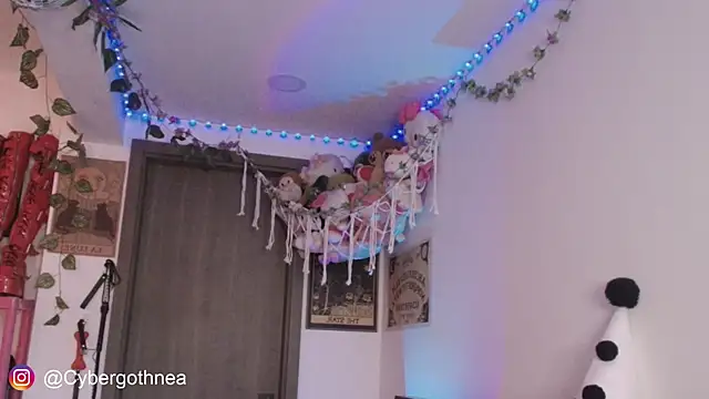  mollycrystal online show from April 13, 2026, 8:58 pm