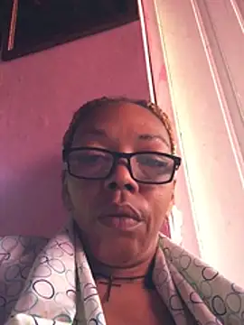 Ladyzee25 online show from May 7, 2026, 10:42 am