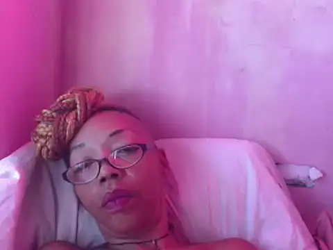 Snapshot of Ladyzee25 chatting on June 2, 2026, 11:45 am Ladyzee25 online show from June 2, 2026, 11:45 am