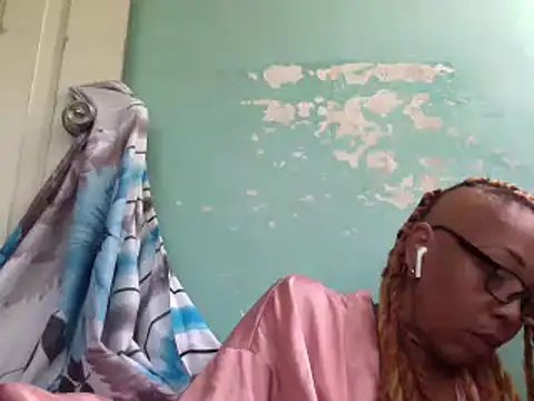 Ladyzee25 online show from July 2, 2026, 6:14 pm