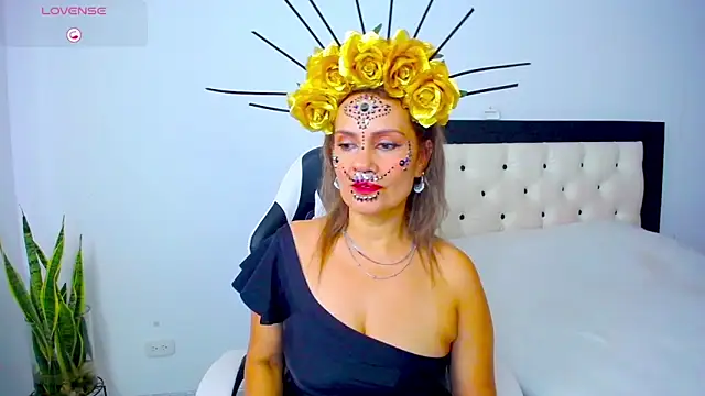 CarolinneFiotti online show from October 31, 2025, 4:41 pm