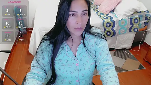 luna lgomez  online show from March 15, 2025, 5:26 pm
