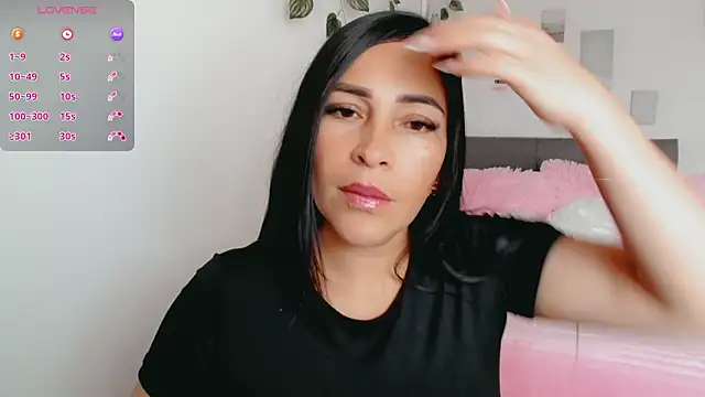 luna lgomez  online show from February 6, 2026, 1:03 pm