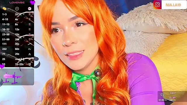 HotAlana  online show from October 1, 2025, 4:02 pm