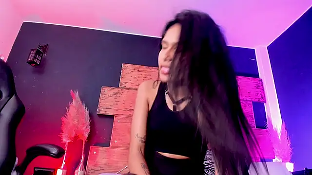 Fernanda liie  online show from March 18, 2025, 6:59 pm