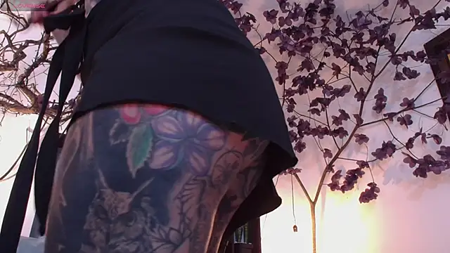 Sara Valkyri online show from October 5, 2025, 2:32 am