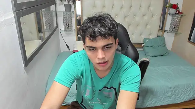 Snapshot of heiker_ chatting on September 24, 2025, 2:37 am heiker  online show from September 24, 2025, 2:37 am