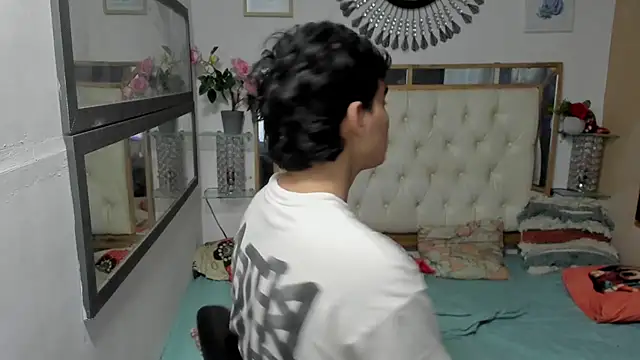 Snapshot of heiker_ chatting on October 9, 2025, 2:42 am heiker  online show from October 9, 2025, 2:42 am