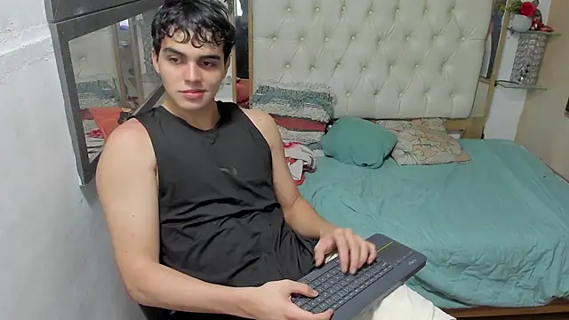 Snapshot of heiker_ chatting on October 14, 2025, 4:13 am heiker  online show from October 14, 2025, 4:13 am