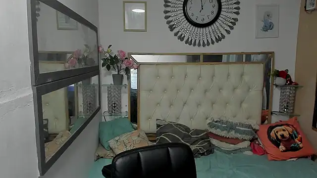 Snapshot of heiker_ chatting on October 18, 2025, 2:36 am heiker  online show from October 18, 2025, 2:36 am