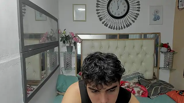 Snapshot of heiker_ chatting on October 19, 2025, 3:18 am heiker  online show from October 19, 2025, 3:18 am