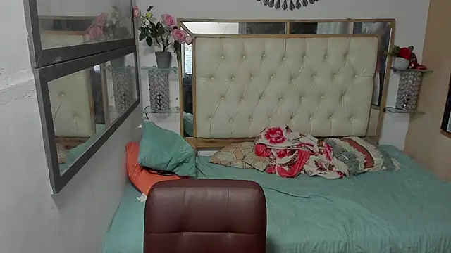 Snapshot of heiker_ chatting on October 24, 2025, 2:52 am heiker  online show from October 24, 2025, 2:52 am