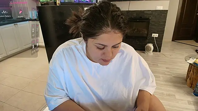 Snapshot of Layla- chatting on October 1, 2025, 10:43 am Layla- online show from October 1, 2025, 10:43 am