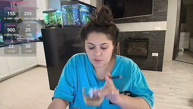 Snapshot of Layla- chatting on October 11, 2025, 11:20 am Layla- online show from October 11, 2025, 11:20 am