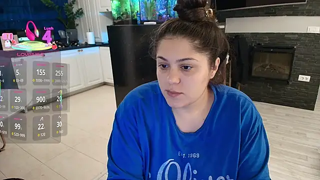 Snapshot of Layla- chatting on October 24, 2025, 1:40 pm Layla- online show from October 24, 2025, 1:40 pm