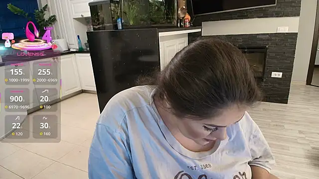 Snapshot of Layla- chatting on November 6, 2025, 11:33 am Layla- online show from November 6, 2025, 11:33 am