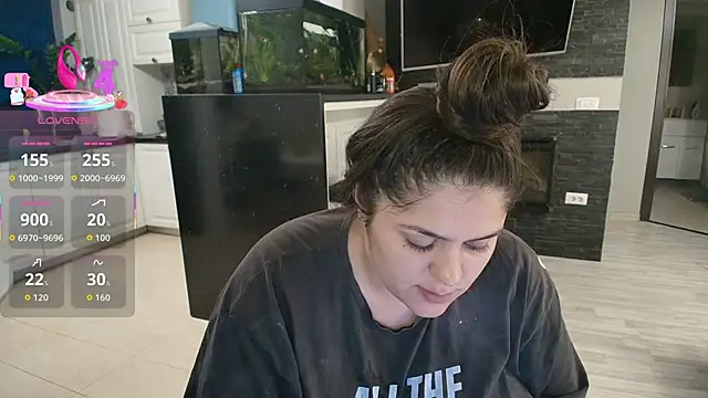 Snapshot of Layla- chatting on November 7, 2025, 5:13 pm Layla- online show from November 7, 2025, 5:13 pm