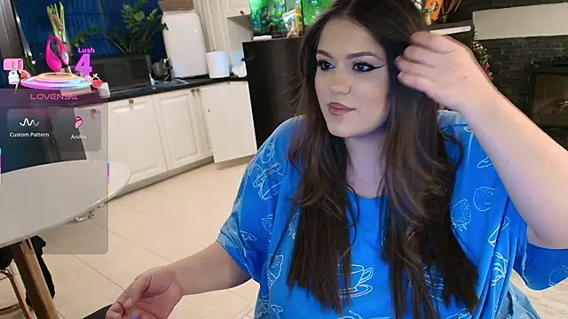 Snapshot of Layla- chatting on March 1, 2026, 9:50 pm Layla- online show from March 1, 2026, 9:50 pm