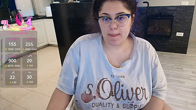 Snapshot of Layla- chatting on March 3, 2026, 9:37 am Layla- online show from March 3, 2026, 9:37 am