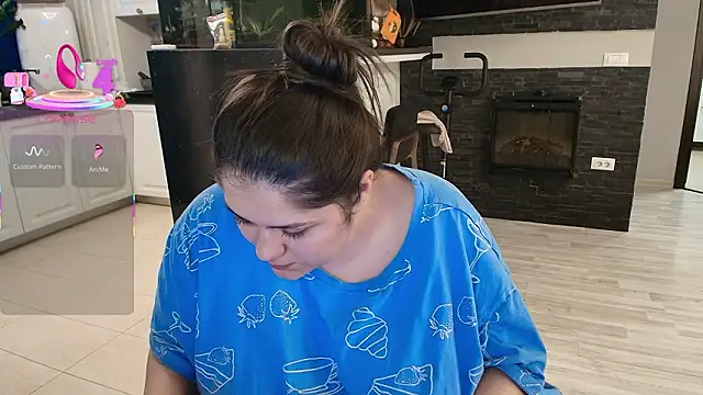 Snapshot of Layla- chatting on March 4, 2026, 12:11 pm Layla- online show from March 4, 2026, 12:11 pm