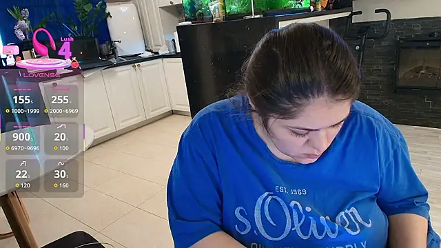 Snapshot of Layla- chatting on March 5, 2026, 9:38 am Layla- online show from March 5, 2026, 9:38 am