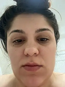 Snapshot of Layla- chatting on March 8, 2026, 10:57 pm Layla- online show from March 8, 2026, 10:57 pm