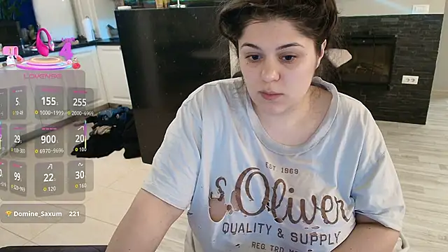 Snapshot of Layla- chatting on March 10, 2026, 10:42 am Layla- online show from March 10, 2026, 10:42 am