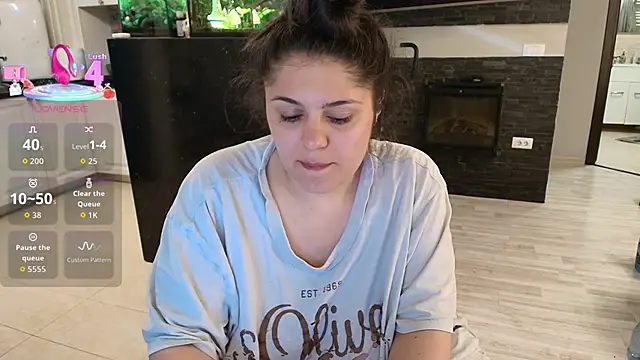 Layla- online show from April 26, 2026, 10:24 am