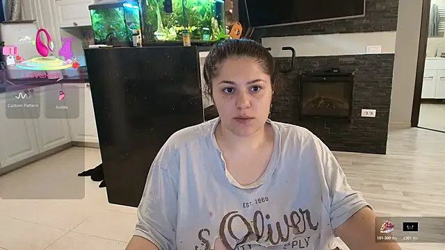 Layla- online show from May 16, 2026, 12:37 pm