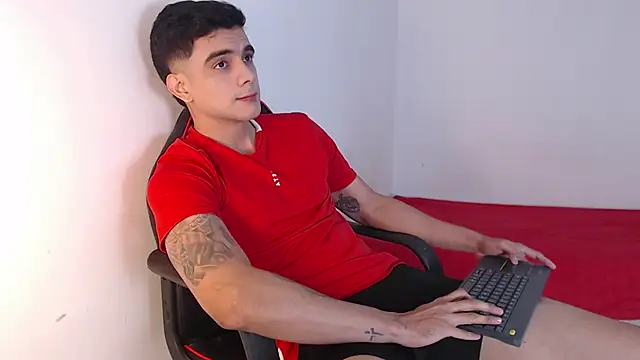 Snapshot of adam_levis17 chatting on September 28, 2025, 5:57 am adam levis17 online show from September 28, 2025, 5:57 am